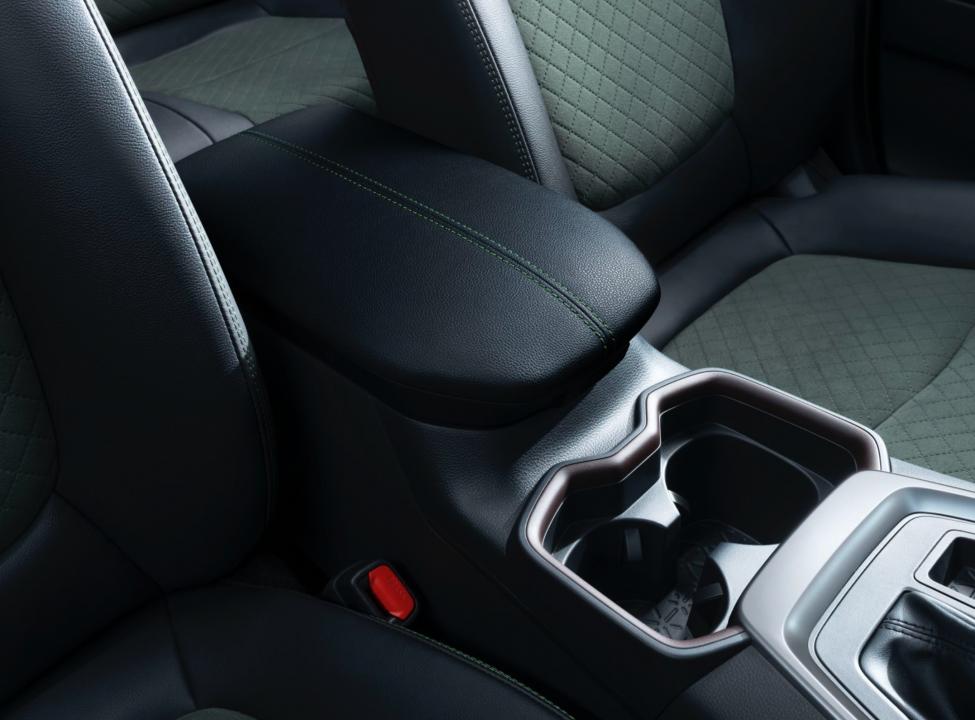 丰田17万落地油电混合车型推荐,丰田17.98万新车