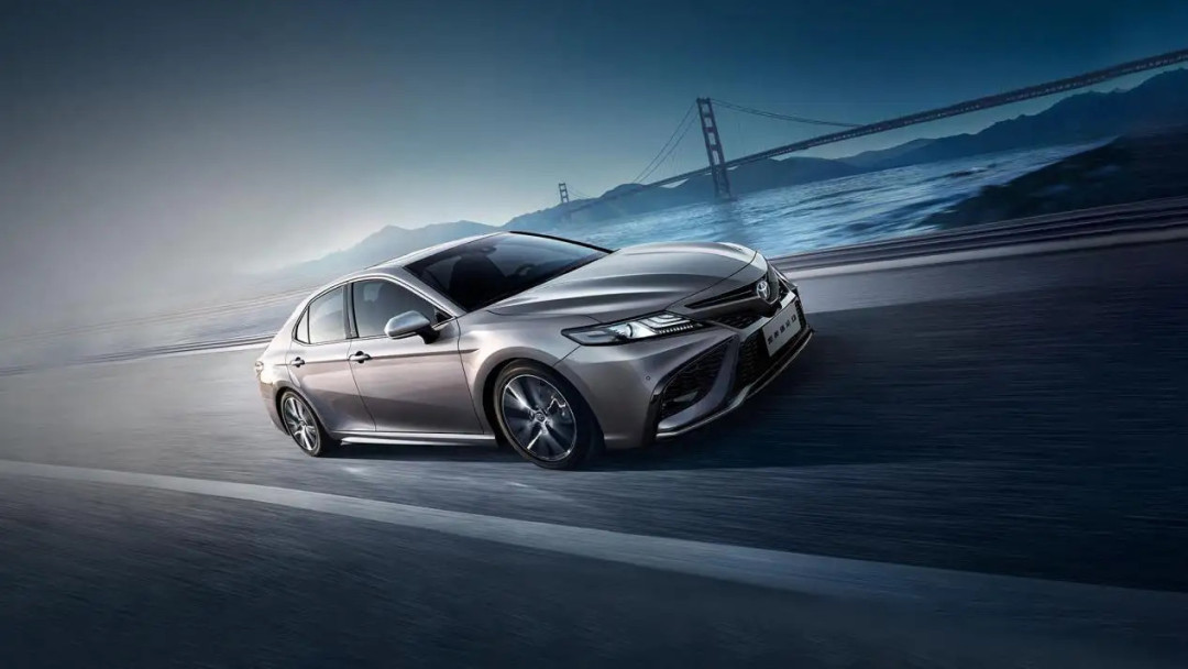 凯美瑞跟普拉多谁舒服,凯美瑞对比天籁操控