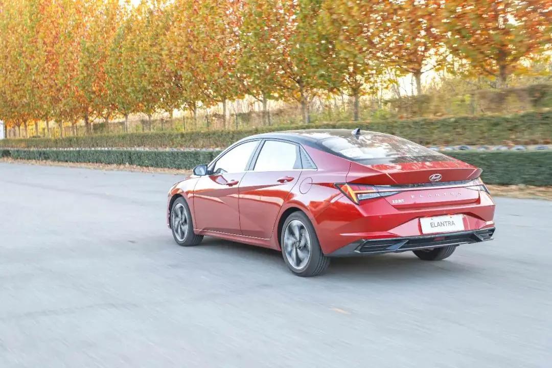 新一代伊兰特哪个配置最有性价比,传统代步新伊兰特试驾感受