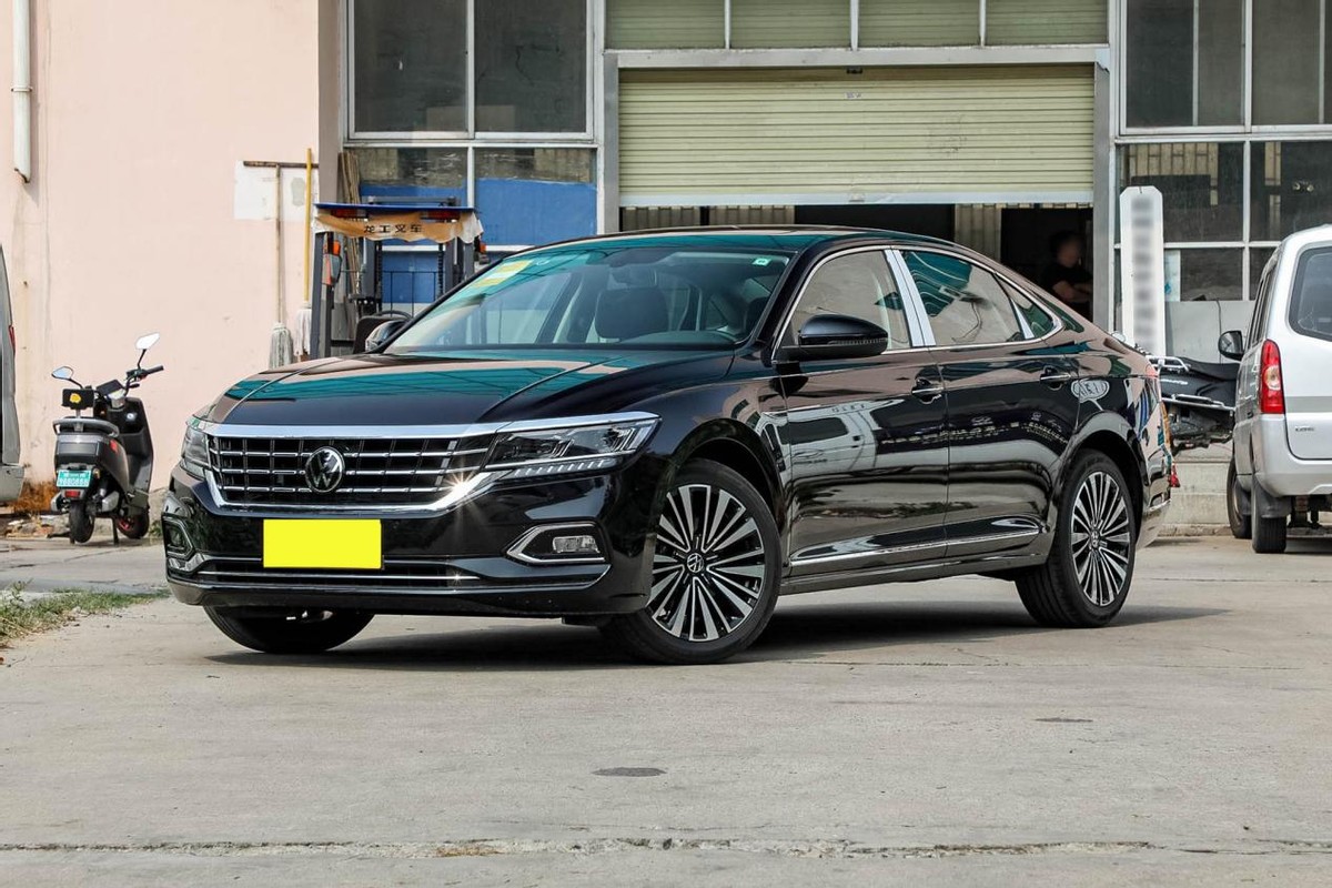 开了二年的凯美瑞还值多少,深度评价混动凯美瑞