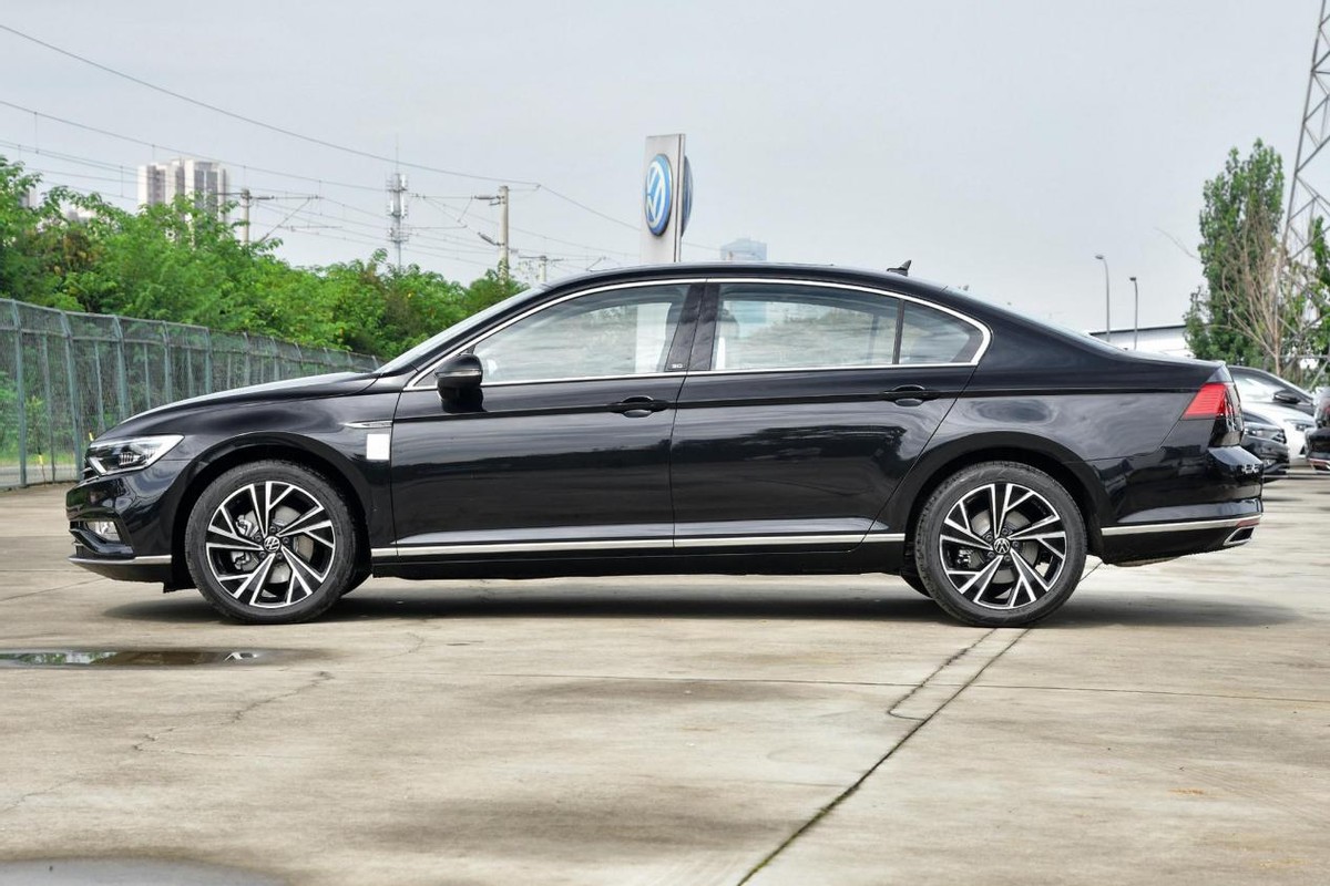 2023款迈腾380车身长度多少,迈腾380车长5米4