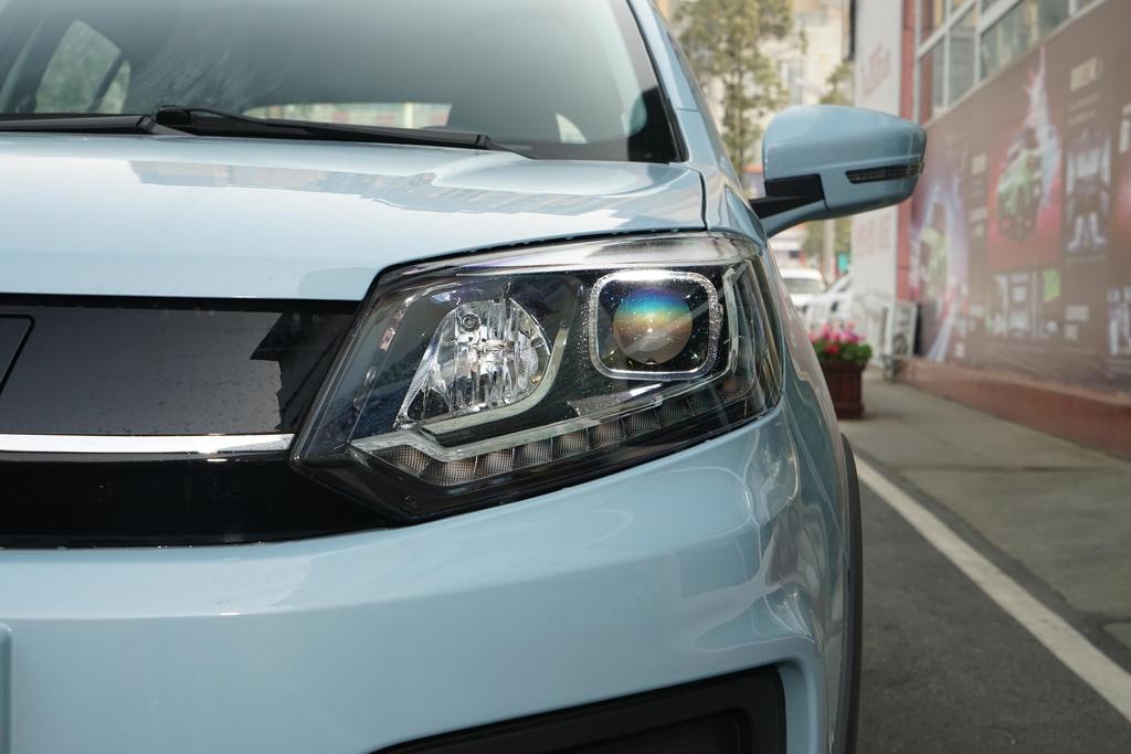 最便宜的云度π1来了，买谁最划算