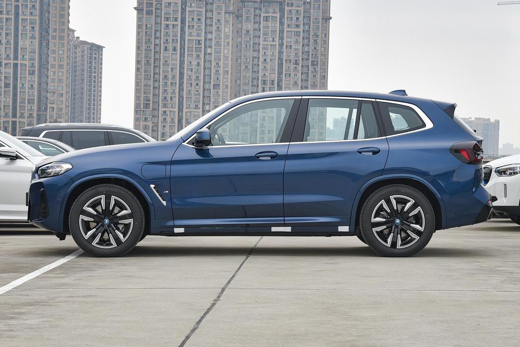 宝马ix3配置,宝马ix32022款和2021款区别