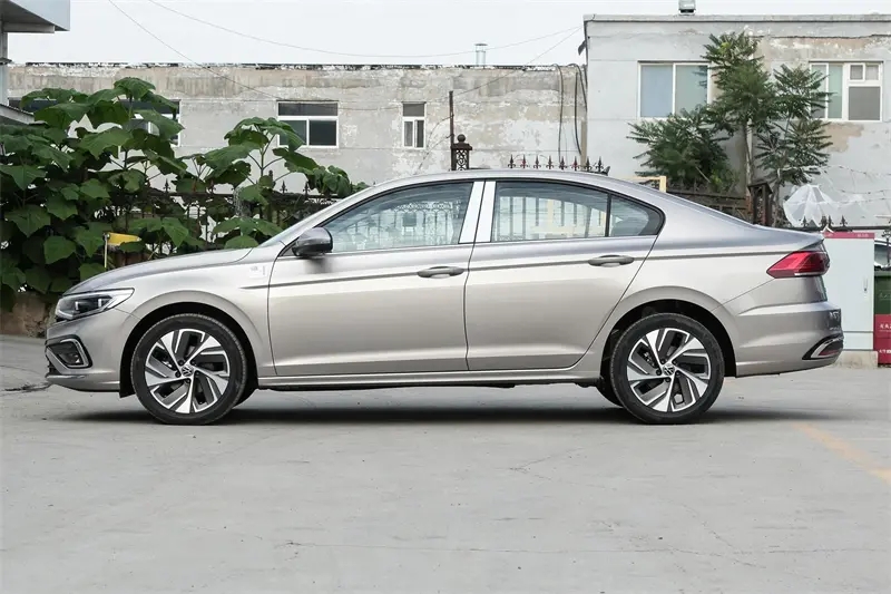 新款宝来对比雷凌豪华,雷凌1.2t和宝来1.5l哪个省油