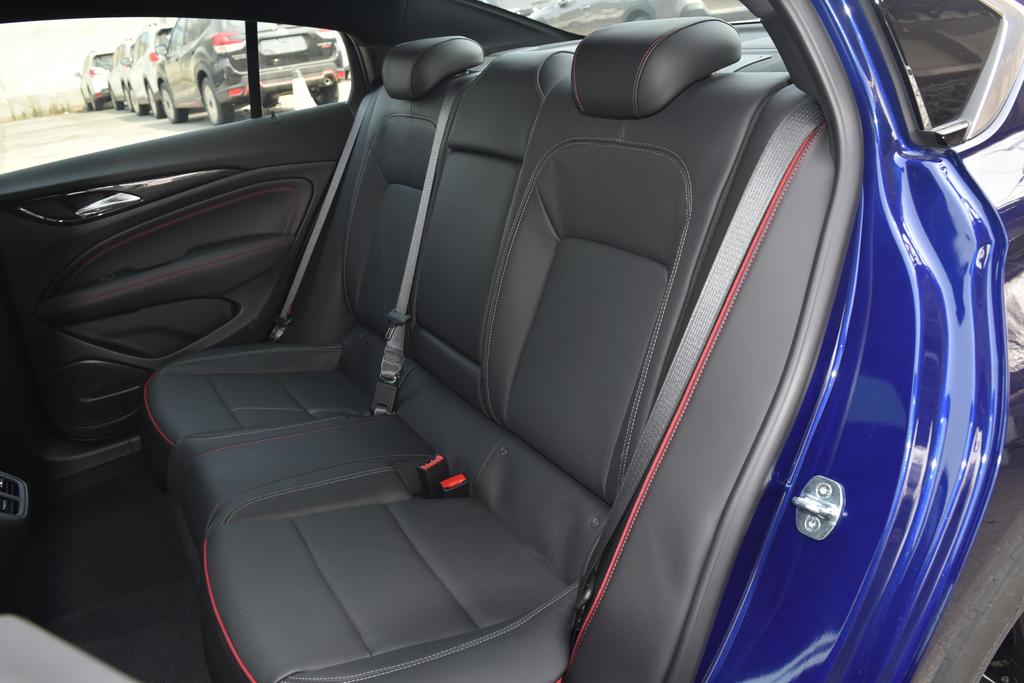 君威进气格栅两条杠,君威进气格栅主动开闭演示