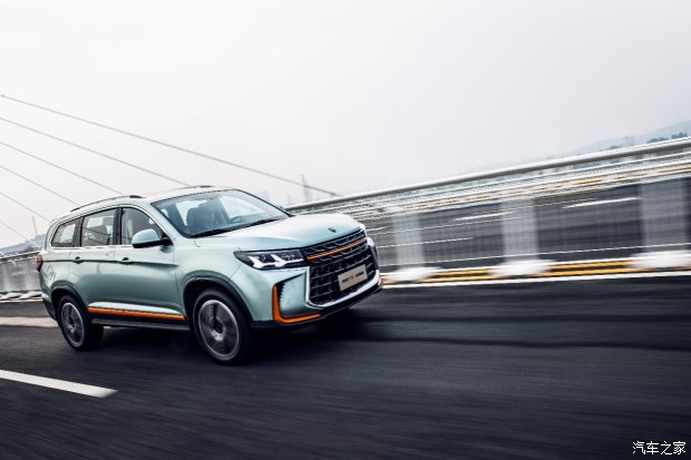 东风风行t5马赫版和荣威rx5哪个好,东风风行t5马赫版橘色