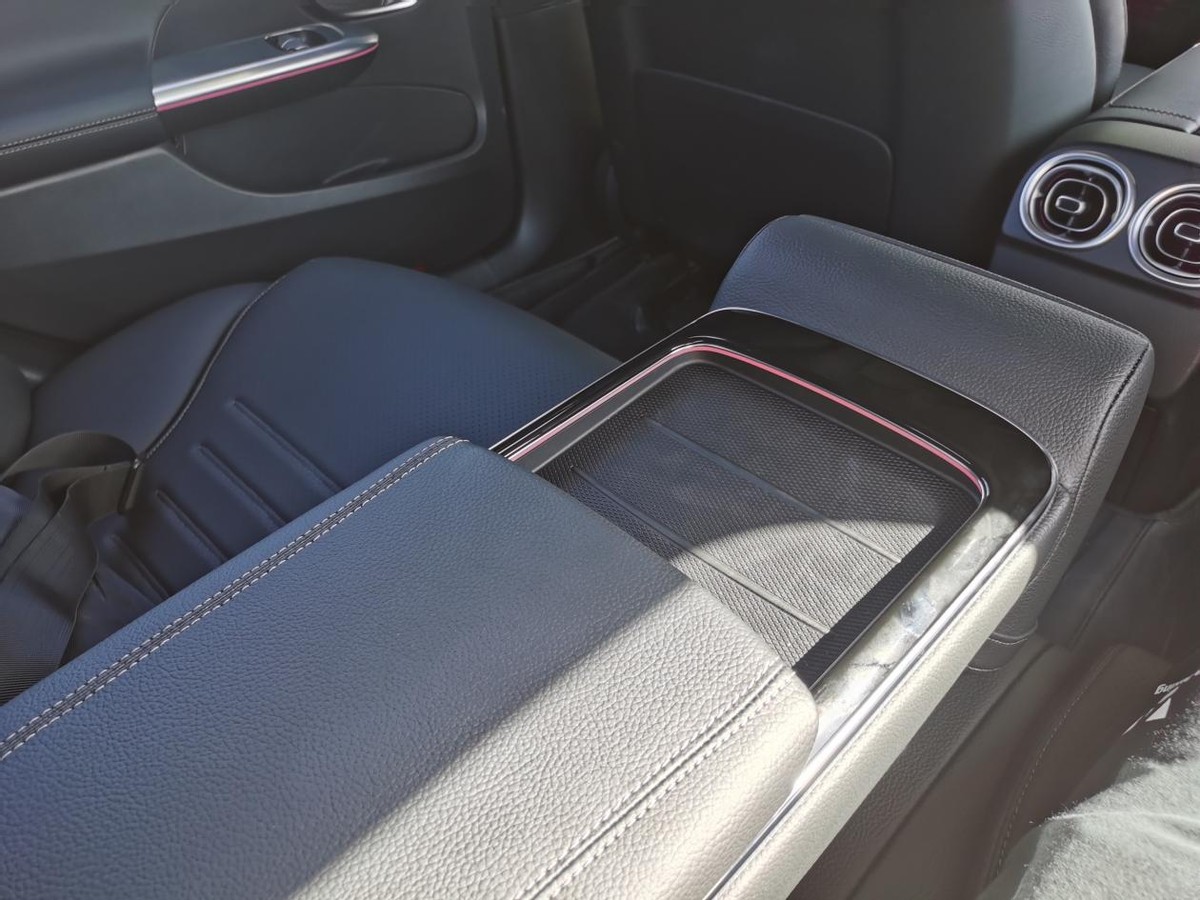 长轴距奔驰c级2024款多长,奔驰c级w124