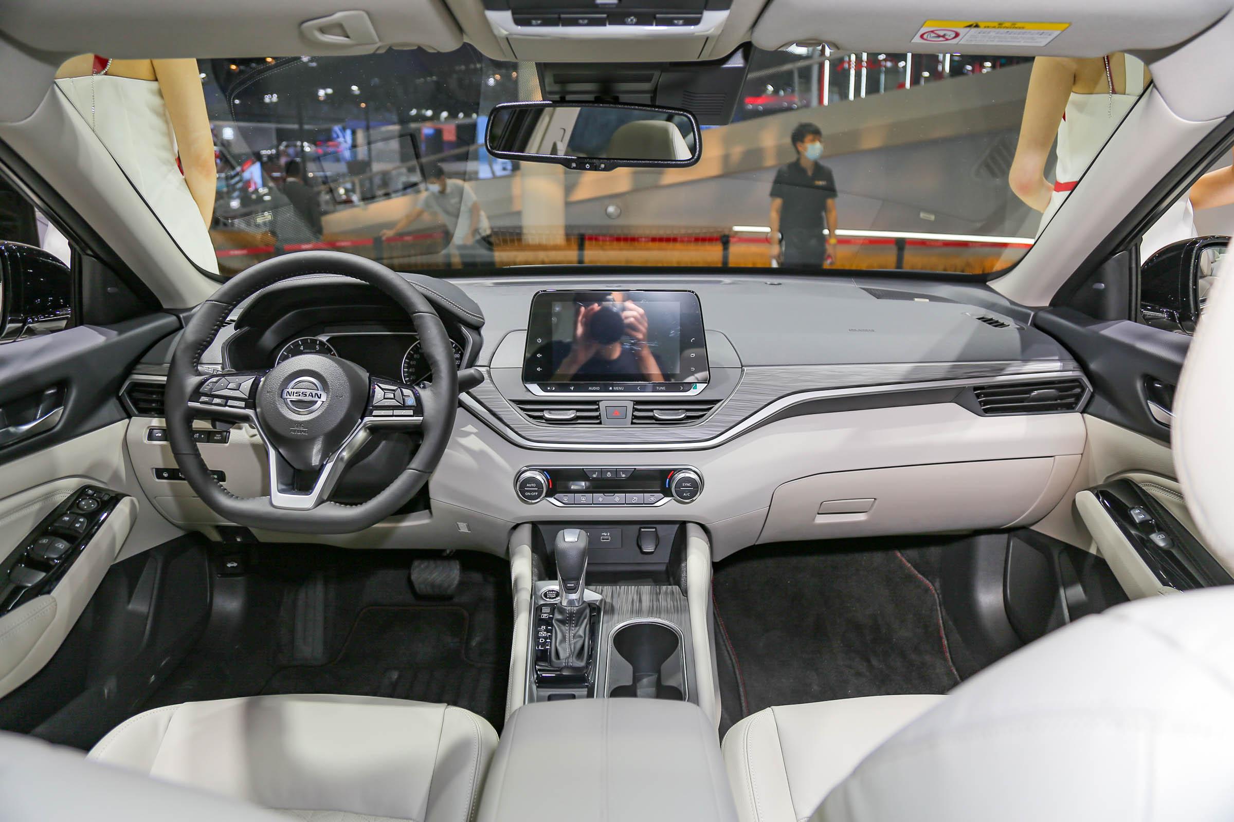 马自达6阿特兹与天籁哪个好,马自达阿特兹和天籁对比选谁