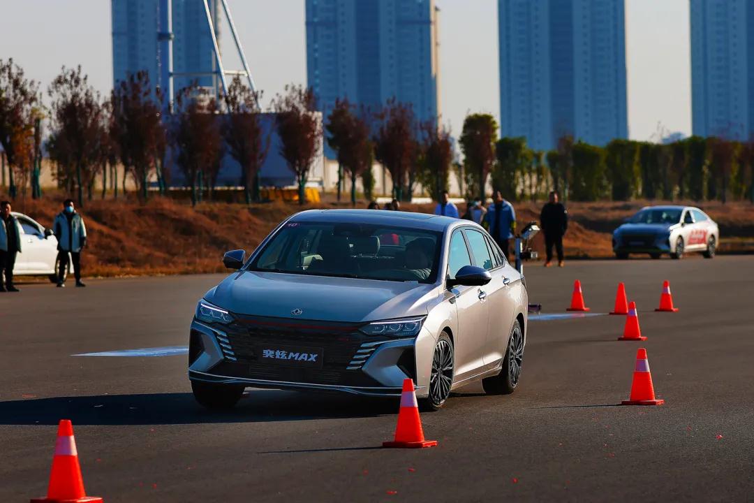 赛道级宽体家轿奕炫max,奕炫6.81百米