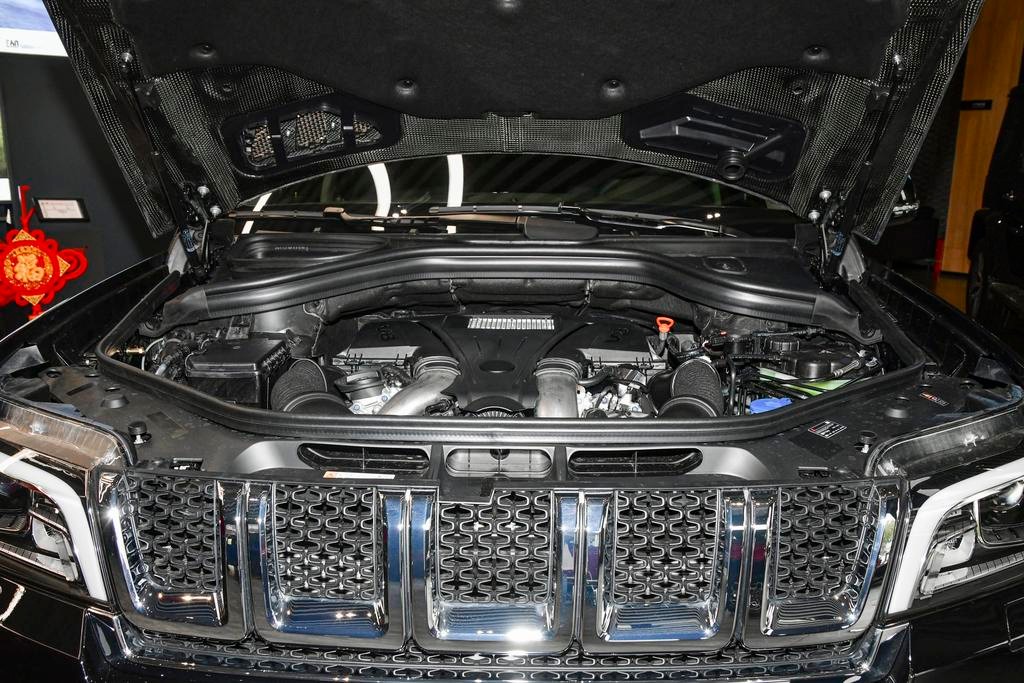 配奔驰同款引擎，搭载4.0TV8动力售价128.8万，北京BJ90实力如何