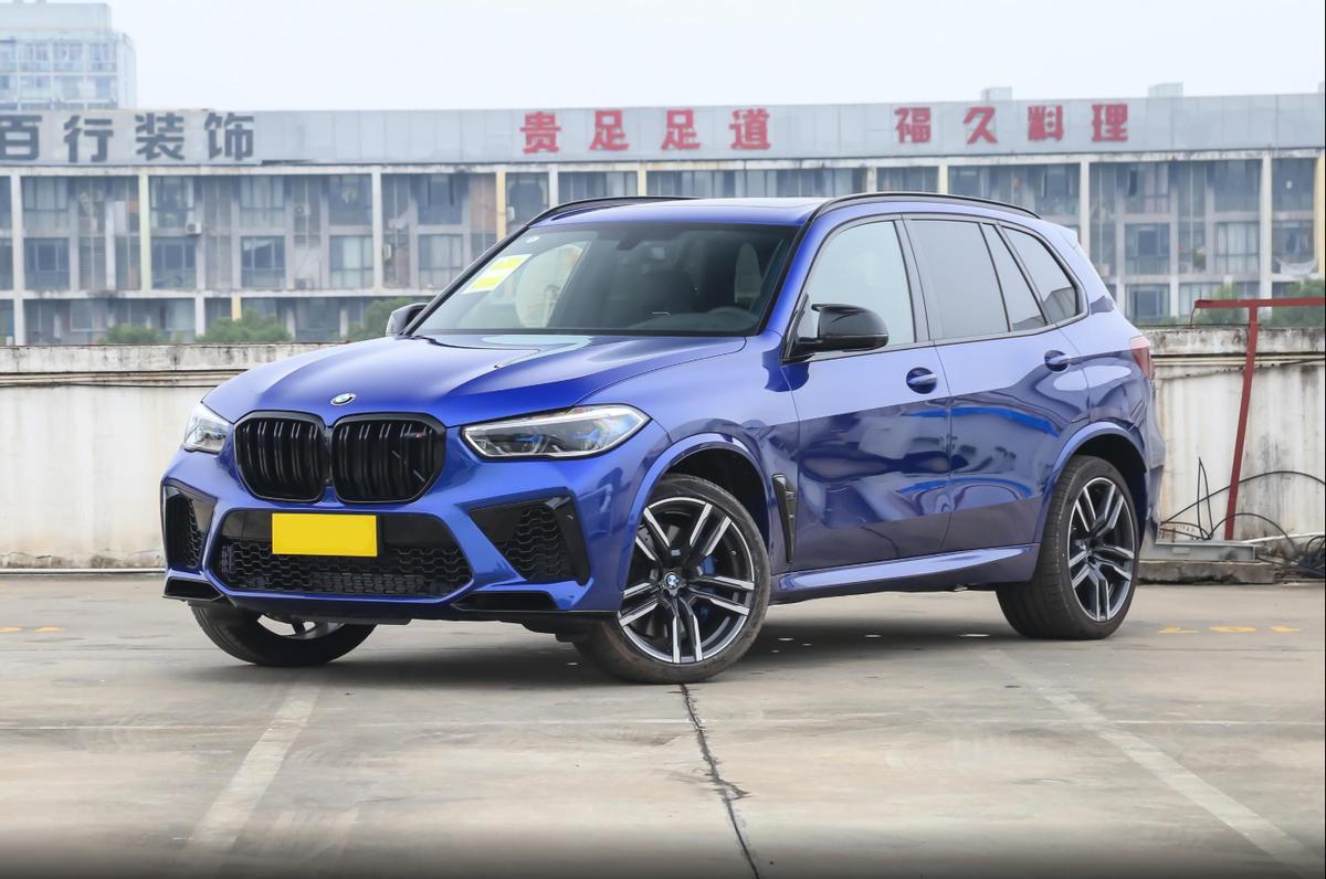 解析宝马X5M，售价143.89万，配4.4T+8AT动力，有哪些优缺点？