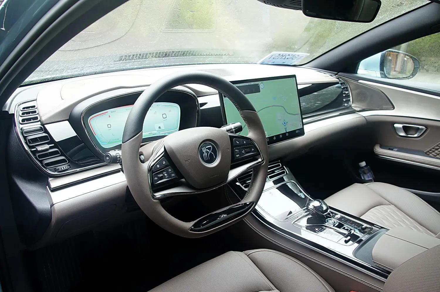 感受中式豪华比亚迪汉ev,颜值能打操控出色比亚迪汉ev