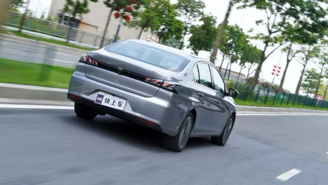 新标致408为何没有老款好,标致408新款怎么没有全景