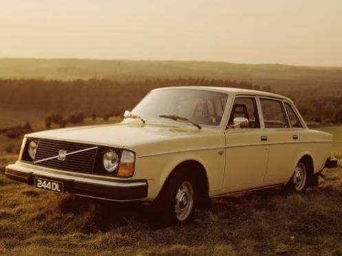 三点式安全带的正确系法,三点式安全带