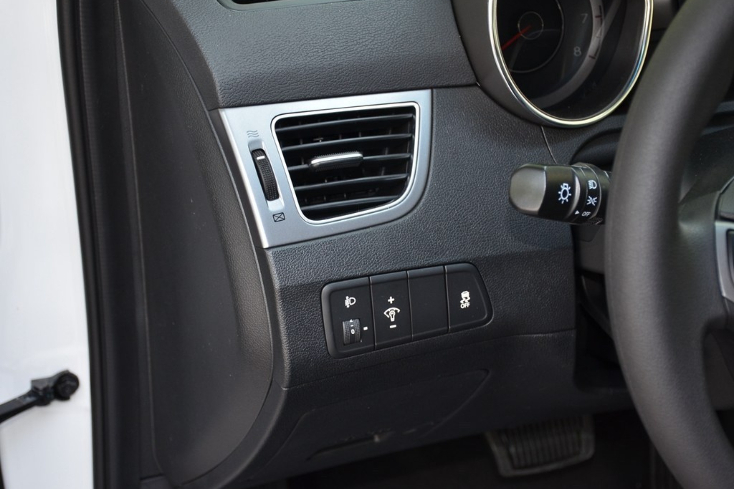 朗动与朗逸哪个好,15款朗动和15款朗逸哪个值得购买