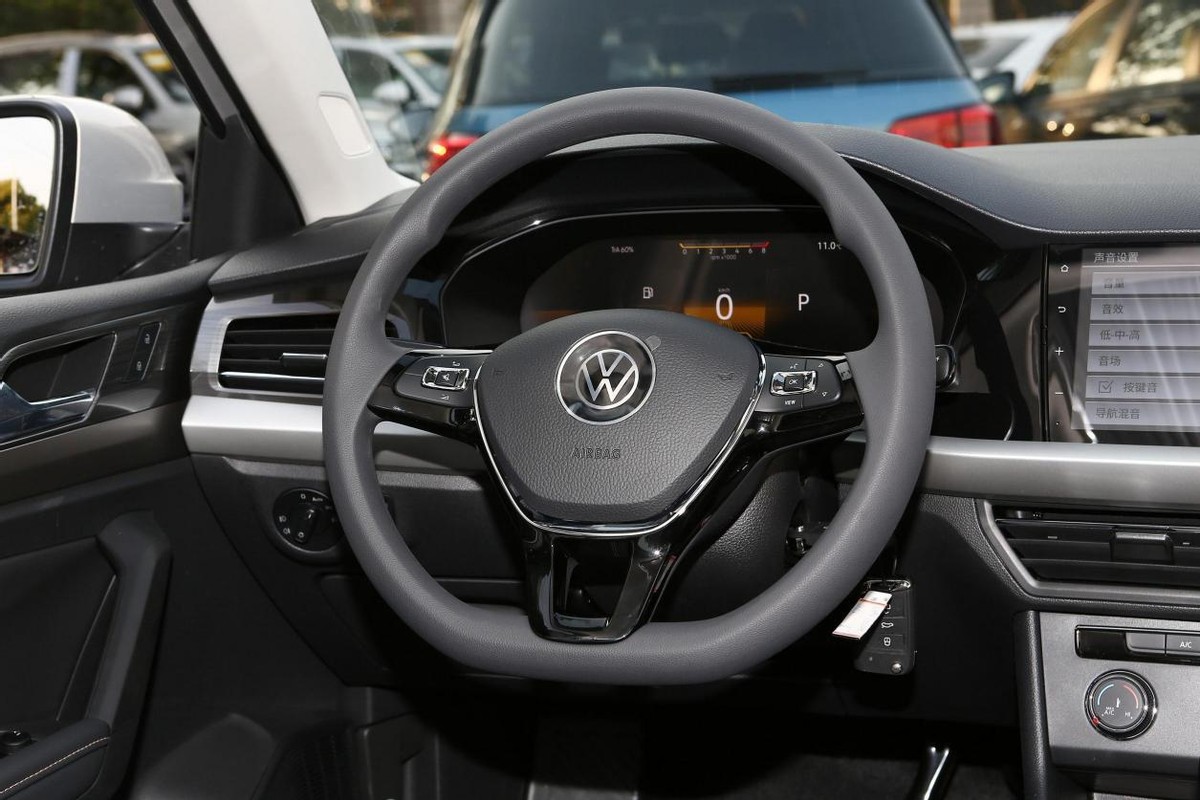 除了稳定没特长，要95号油的次顶配朗逸，凭啥卖14.69万还畅销？