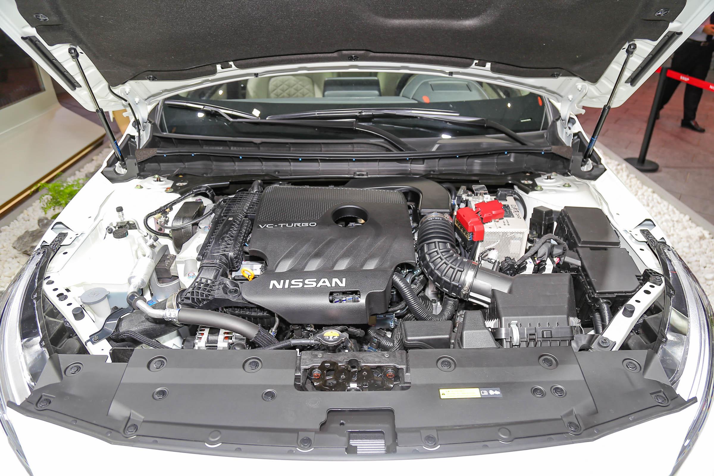 天籁2.0t发动机特有的技术是什么,13款日产天籁2.5排量0到100加速视频