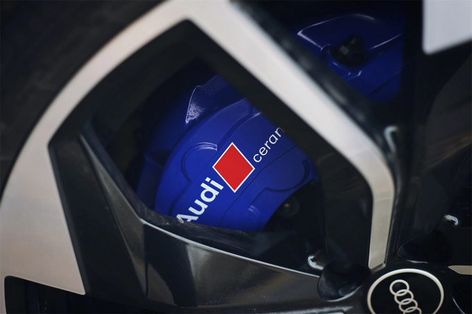 《豪华180》评奥迪RSQ8足够豪华的性能车啥样？