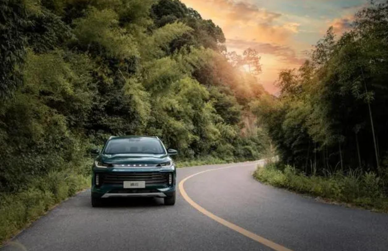 星途凌云2024款四驱星尊越野视频,新款星途凌云优点和缺点