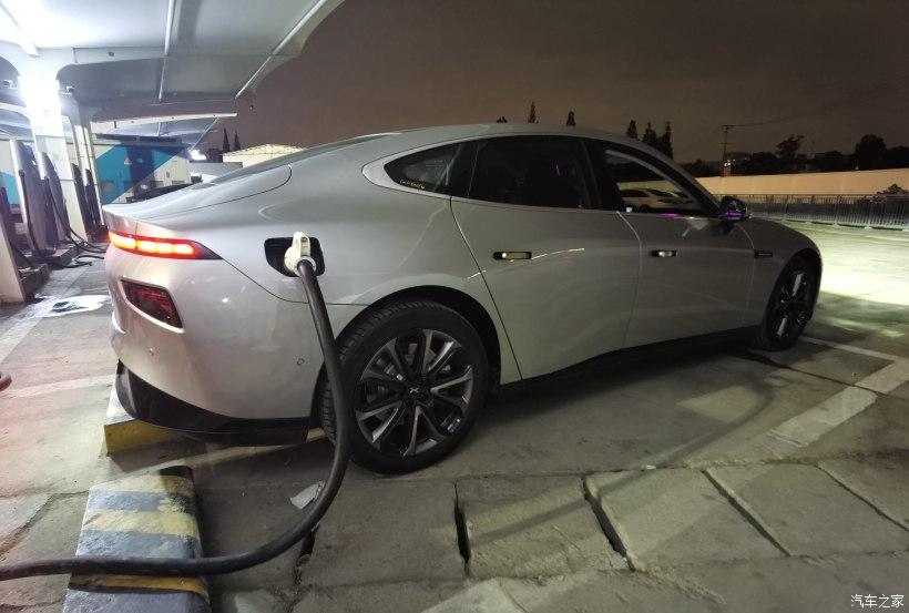 小鹏的理想是蔚来买一辆特斯拉,特斯拉小鹏蔚来理想哪个好