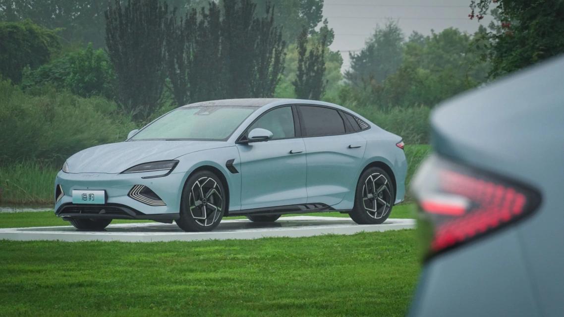 比亚迪海豹DMi的竞争对手有哪些,比亚迪海豹的对标产品