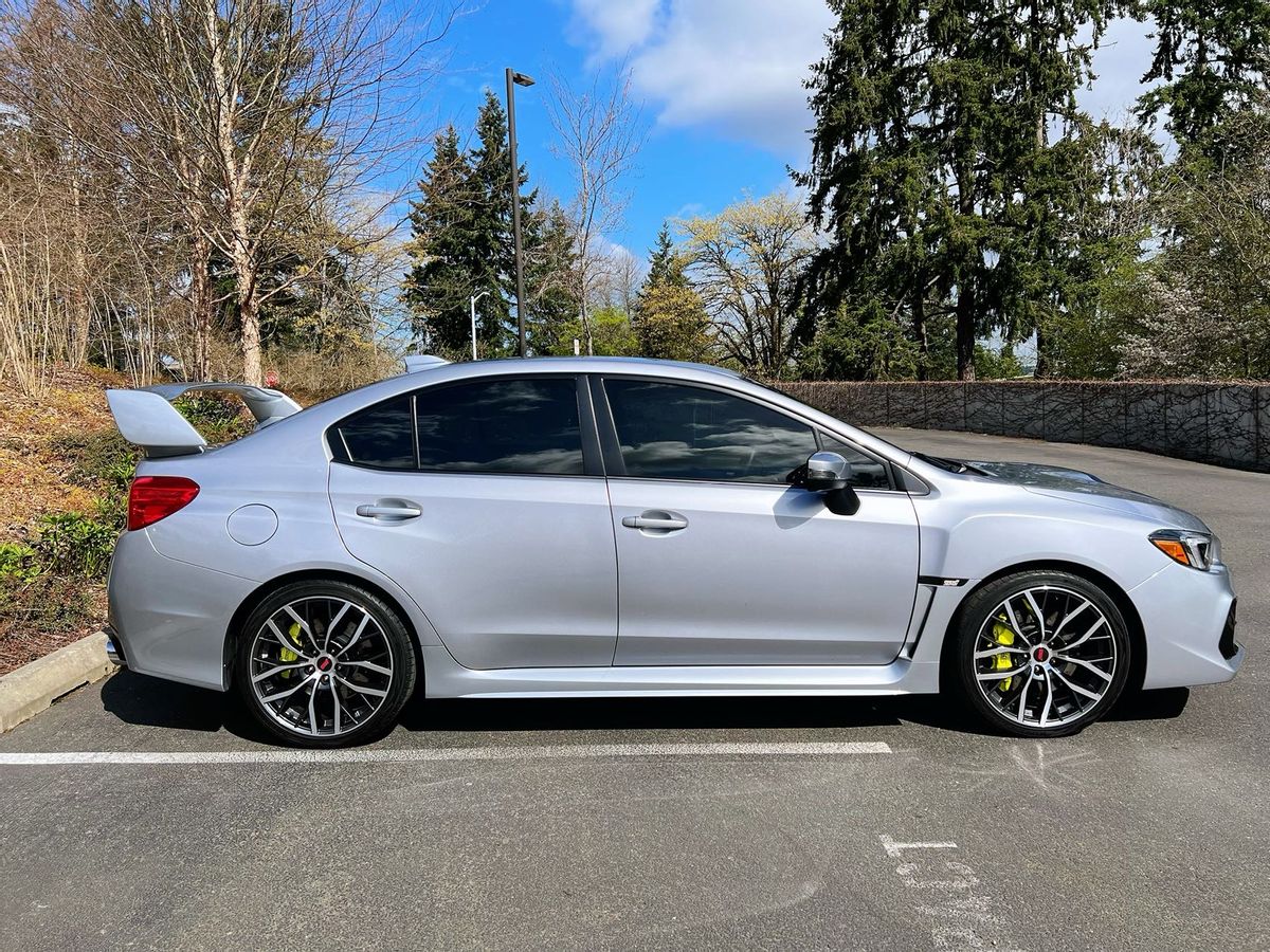 放荡不羁的烂仔——斯巴鲁STI