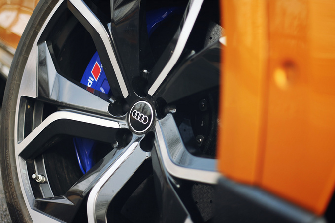 《豪华180》评奥迪RSQ8足够豪华的性能车啥样？