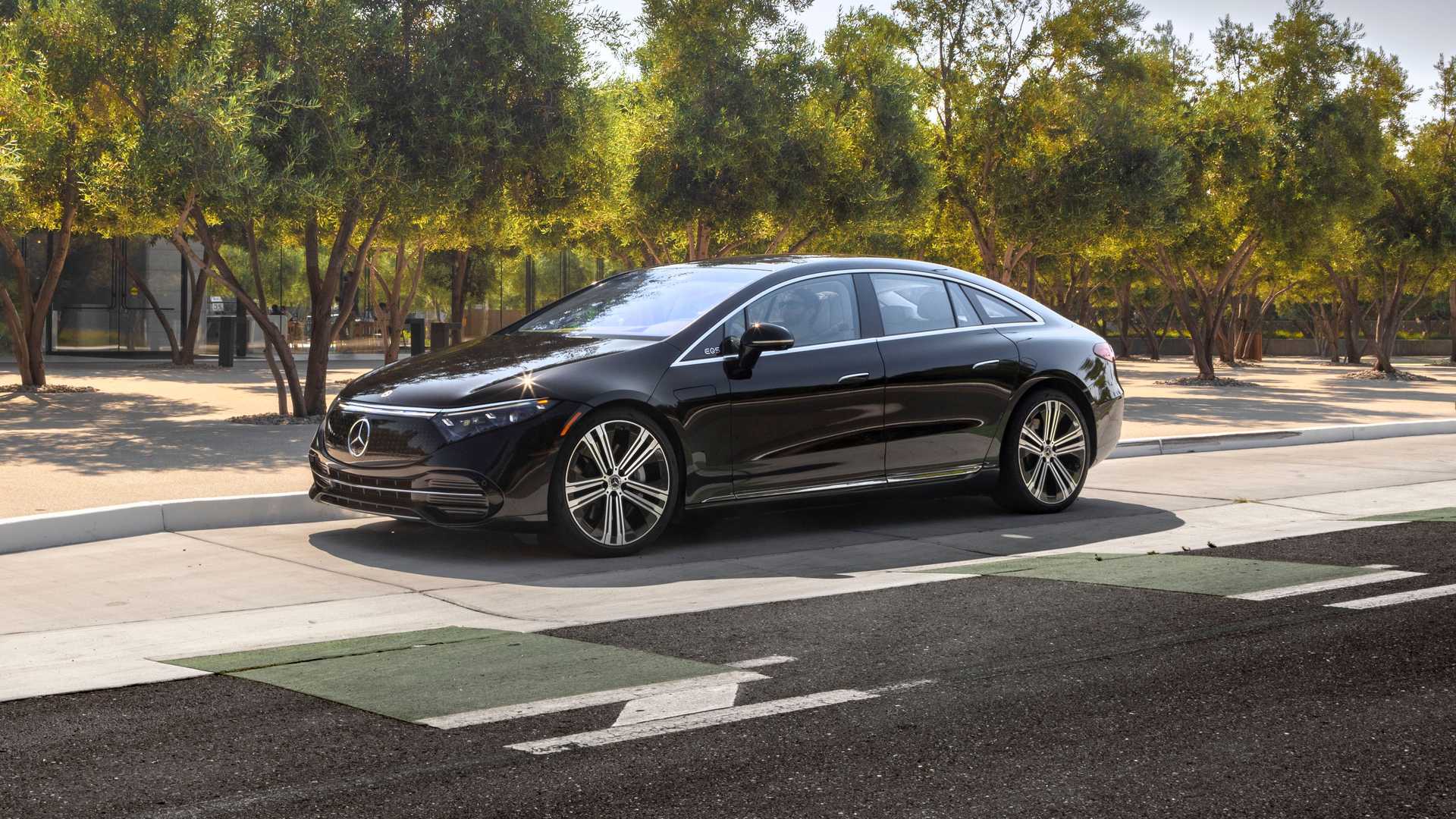 新款奔驰eqs加价,奔驰eqs美国降价