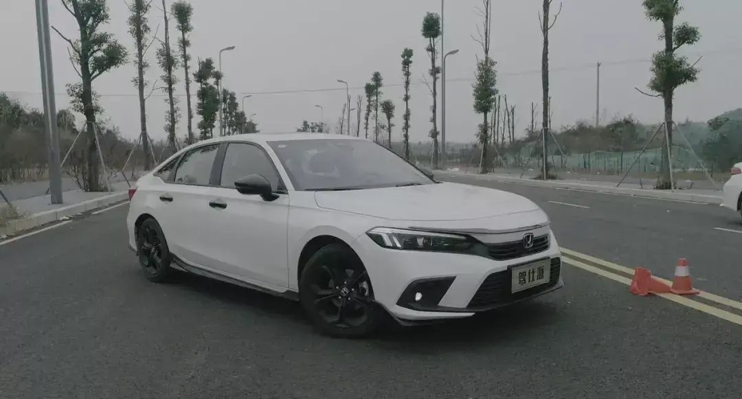 思域双叉臂,十一代思域手动挡试乘试驾