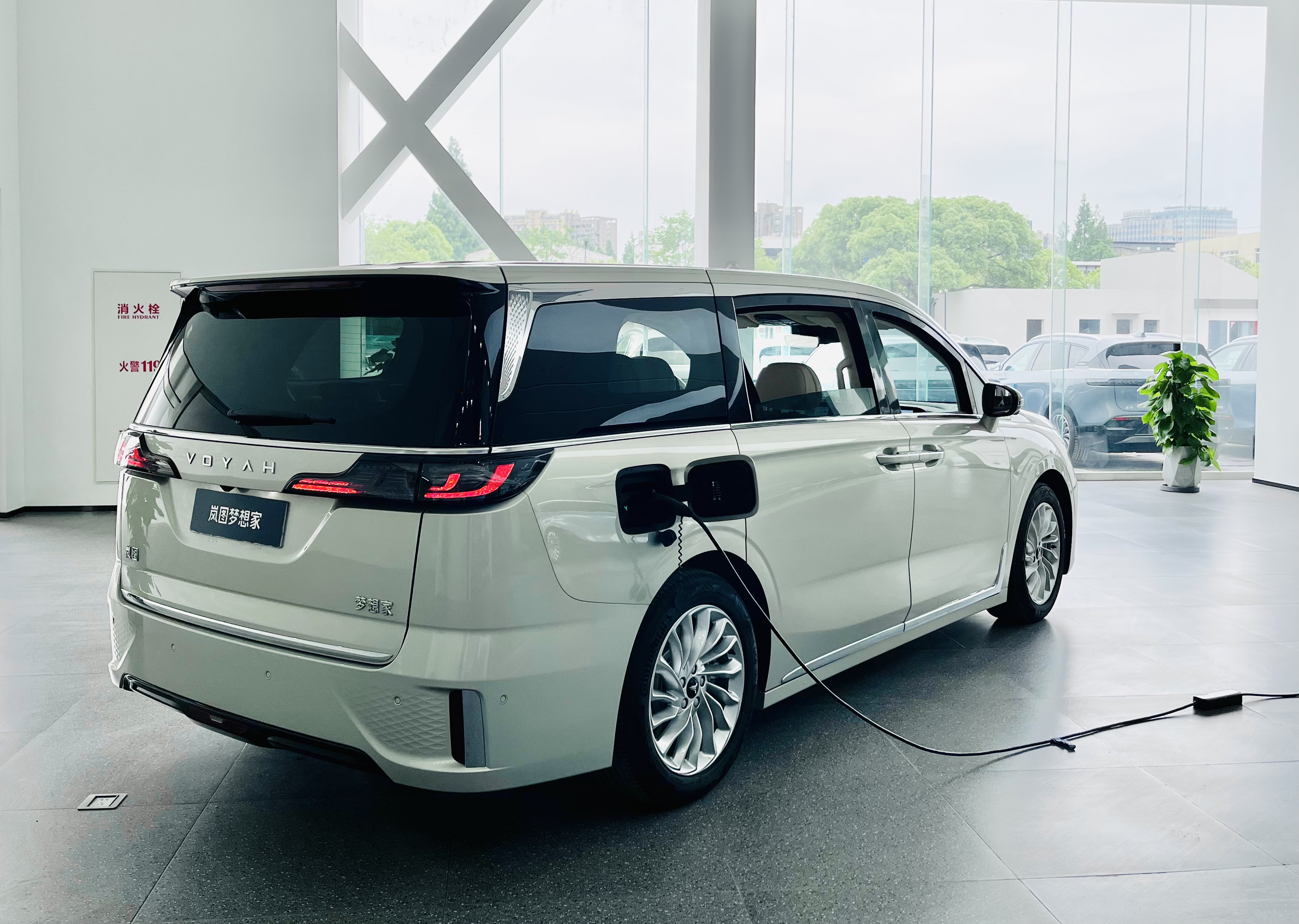 新款岚图梦想家空间太小,岚图梦想家七座商务空间体验