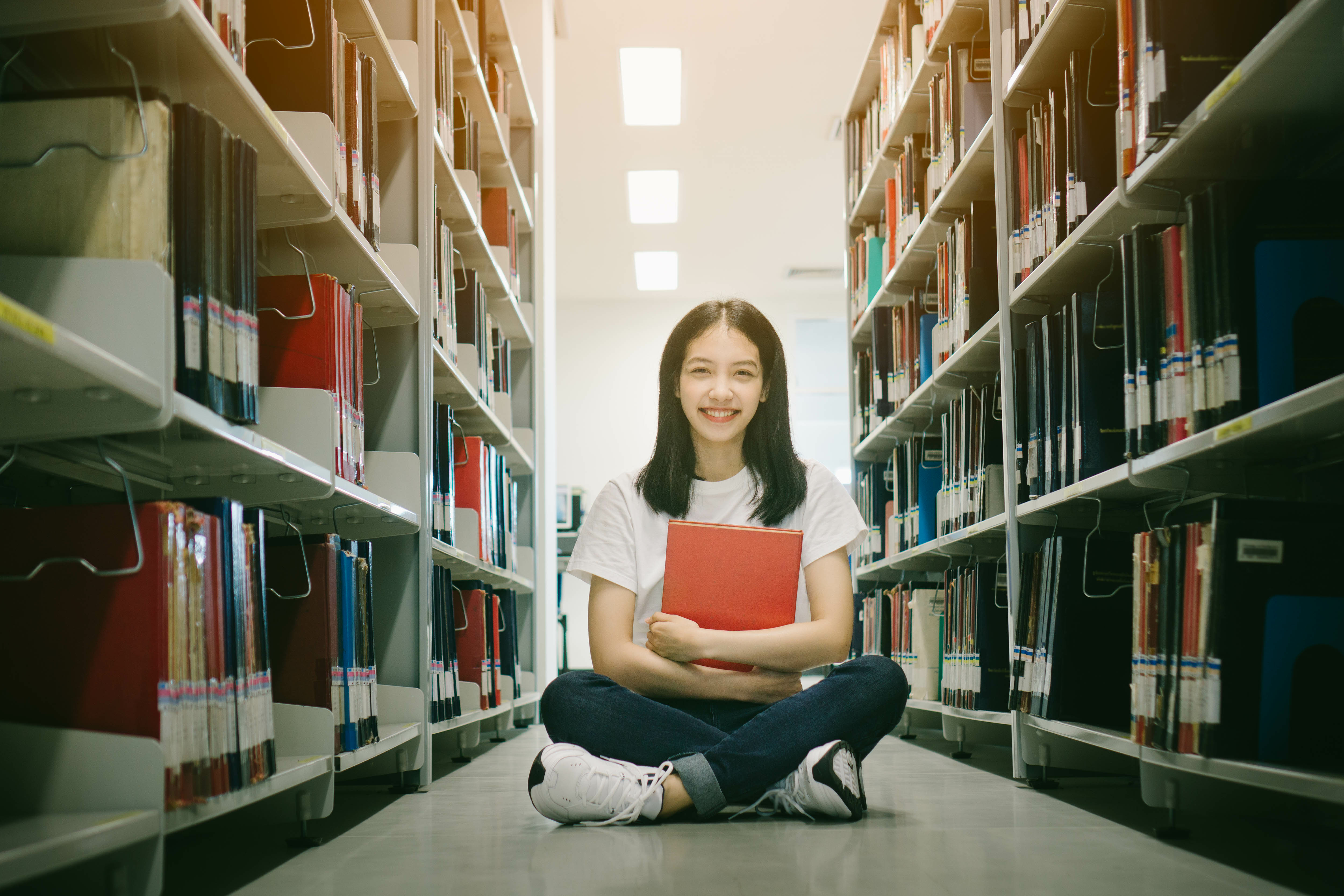 这座城市，1976年独立以来，似乎一直无人居住，几乎是座死城