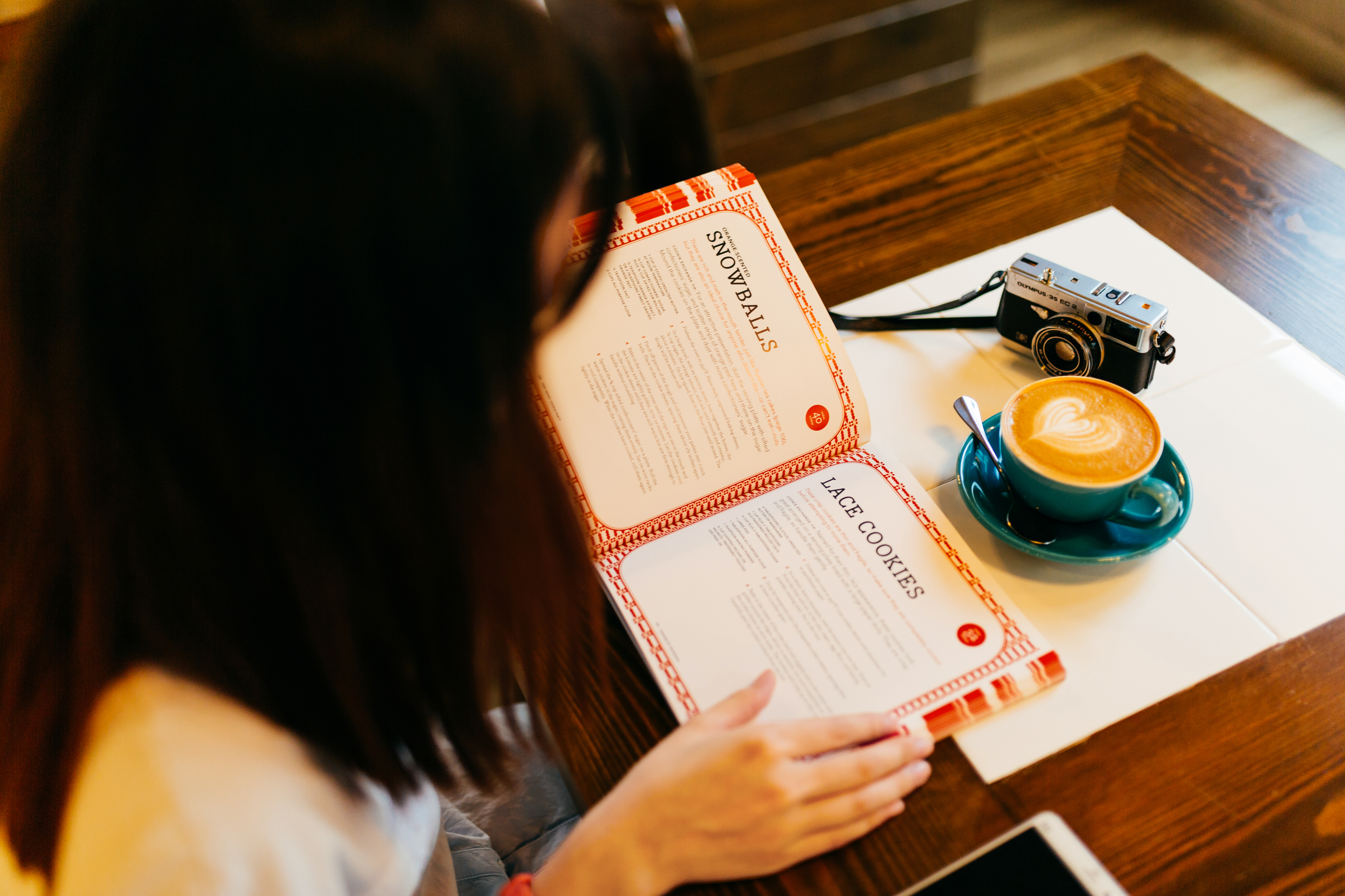 19世纪的阿根廷，英国人到潘帕斯草原寻找传说中一种会飞的野兔