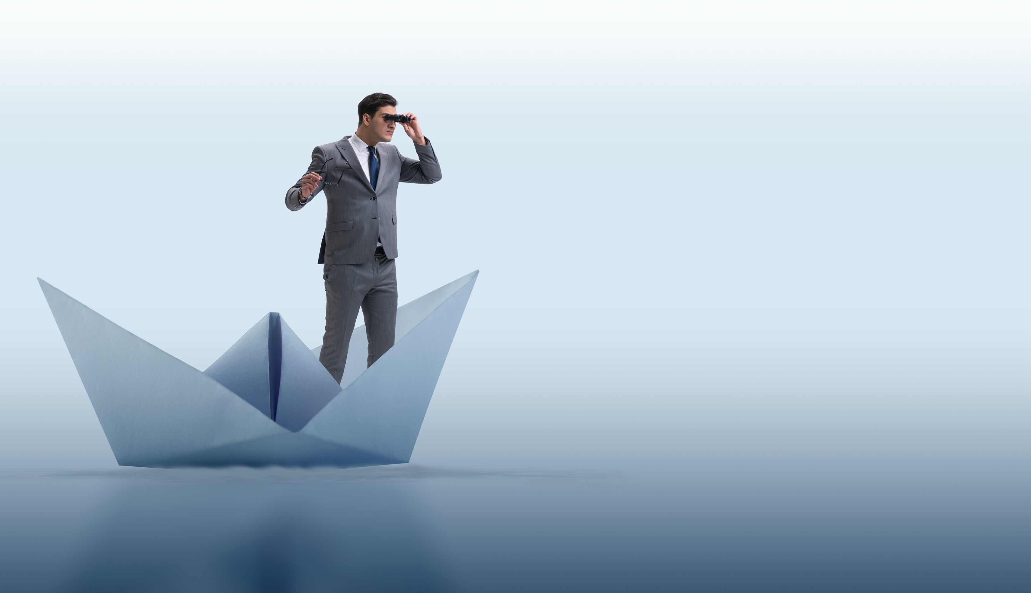 他打算在巴黎碰碰运气，并盘算着逐渐放弃英语，开始用法语写作