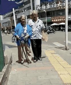 还有现在玩抖音的女士吗,为什么玩抖音的都是女孩子