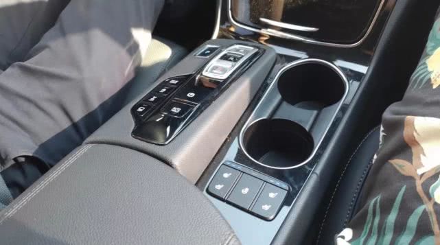 北京现代第四代胜达详细介绍,正面竞争和错位竞争