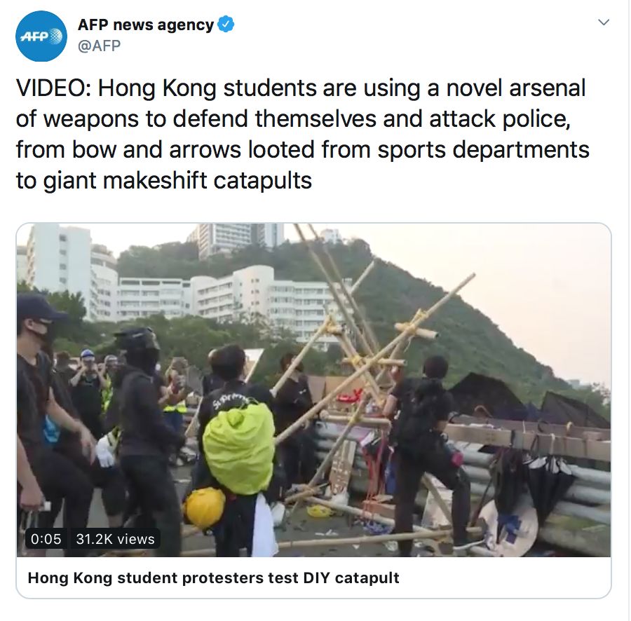俄媒揭露：西方媒体美化香港暴徒“新奇的、防御性”*器武**