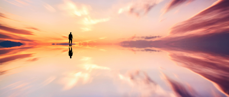 莫笑别人背驼自己把腰挺直啥意思,莫笑别人背驼自己把腰挺直