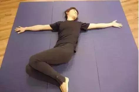 腰间盘突出别发愁记住3个技巧,专家告诉你腰间盘突出该怎么解决