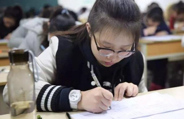 初中生“摩斯密码”字体走红，谜一样的笔画，老师看了想打人