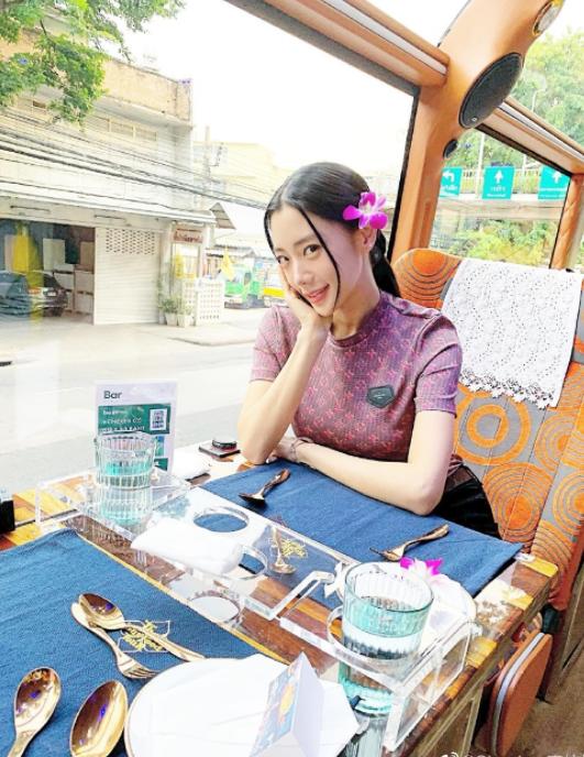 柳岩穿蓝色纱裙亮相海边,柳岩夏季海边