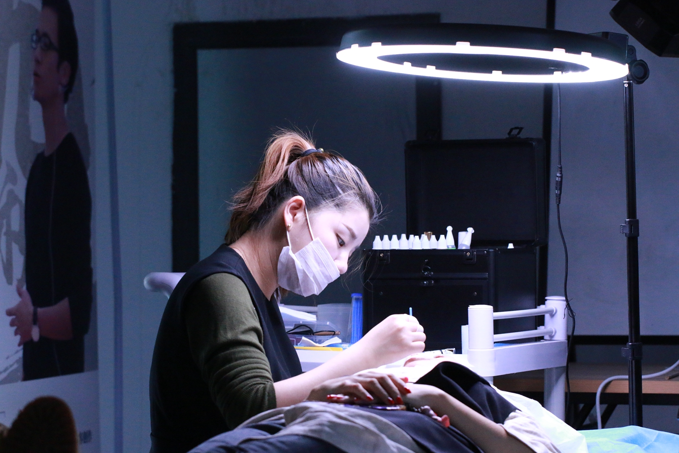 做完纹绣可以敷面膜吗,纹绣后结痂后可以碰水吗