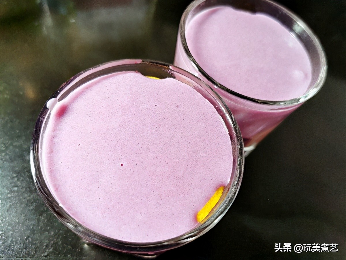 春风轻拂，落下一地金黄，拾掇后的甜品，松花粉双紫布丁