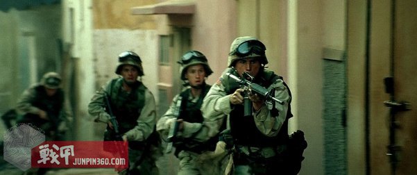 美国黑鹰战机坠落视频,十部顶级战争大片黑鹰坠落