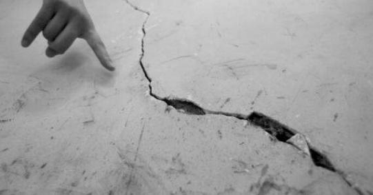 敲墙发现空鼓怎么解决,敲黑板了