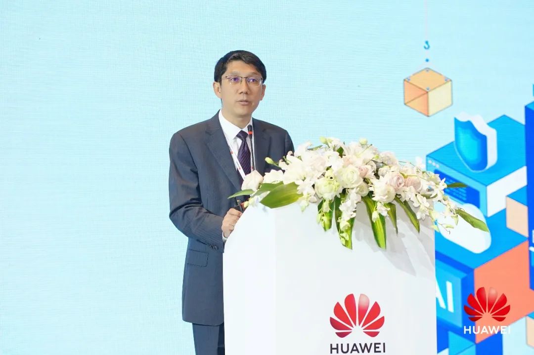 如何通过新技术打造智慧金融,与智者为伍探索知识高峰