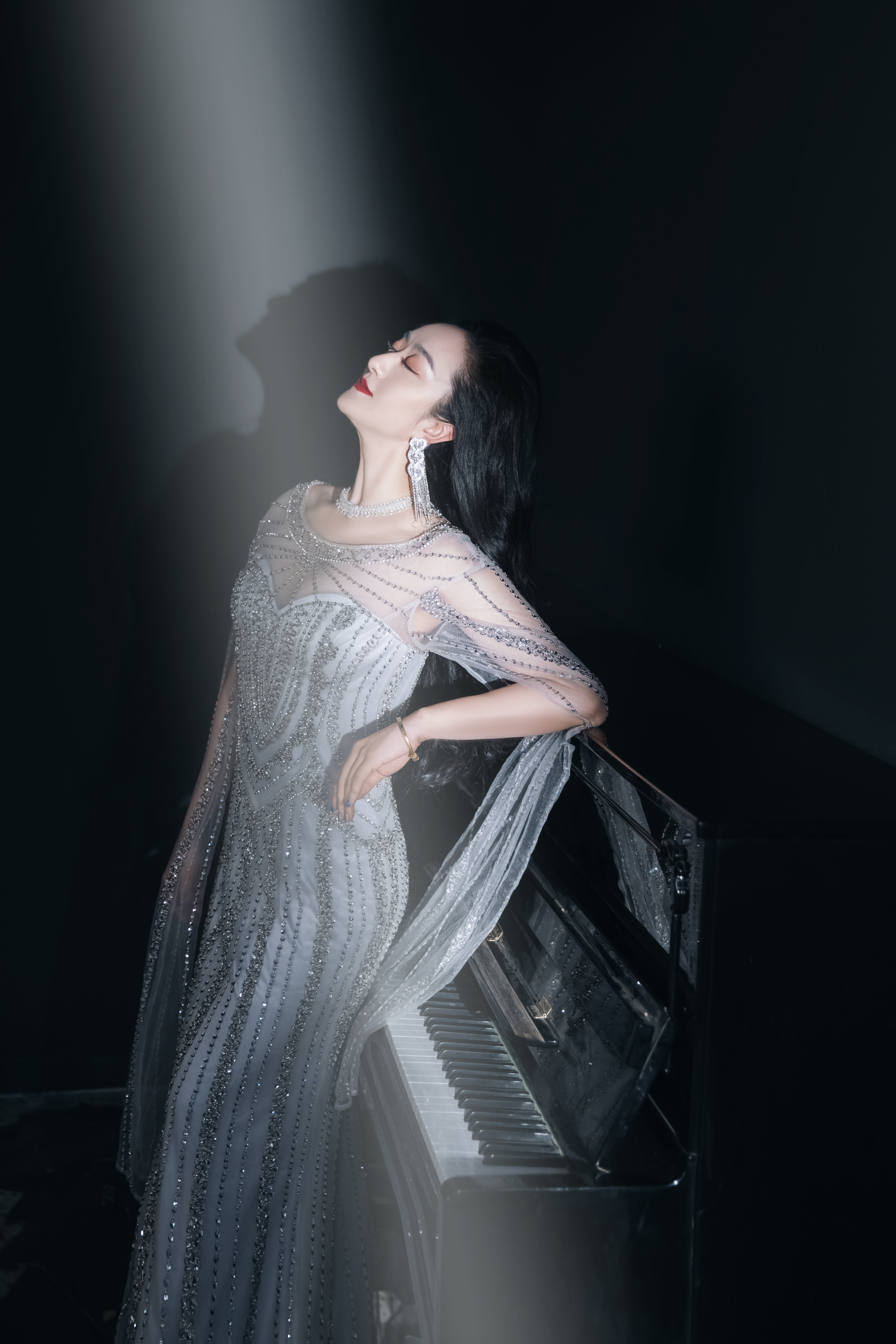 陈思思演唱红旗颂,陈思献唱沂蒙颂歌曲