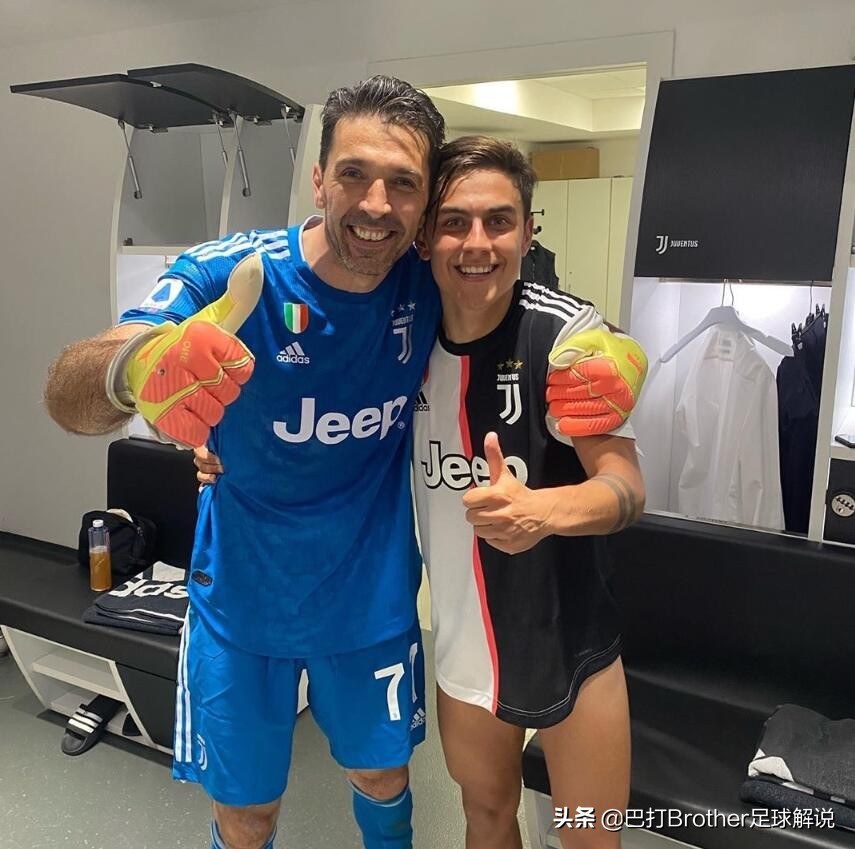 尤文暖心举动!都灵德比为布冯定制球衣,再踢1年不拿欧冠不退休