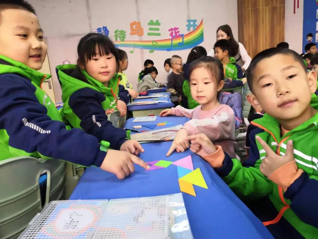 【寓教于乐】敕勒川绿地小学乌兰分校一年级开展​玩转七巧板趣味拼搭活动​