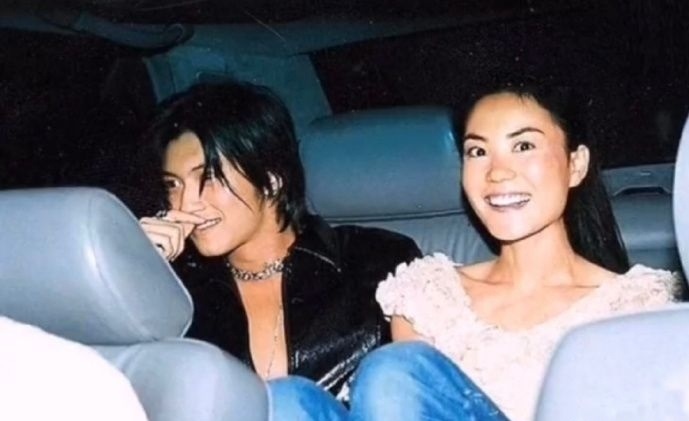 谢霆锋表示不结婚，知名大V质疑他和王菲借恋爱炒作，做错的示范