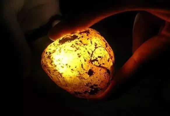 捡到这些石头不要扔真的很值钱,哪些石头价值连城千万别扔